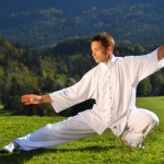 El Tai Chi puede ser considerado hoy en día una meditación en movimiento, un arte marcial muy suave, así como una gimnasia energética global. El Chi Kung consiste en una serie de lentos y fáciles movimientos mediante los cuales el alumno aprende a conocerse a sí mismo y a desarrollar su energía interna. Ambos forman una de las cinco ramas de la Medicina Tradicional China.