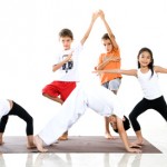A través del yoga, los niños aprenden a equilibrar cuerpo y mente, a conocerse a sí mismos y a experimentar períodos de calma que los ayudan a potenciar sus capacidades.